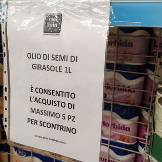 Guerra in Ucraina: non solo caro benzina ma anche razionamento dell'olio di semi nei supermercati