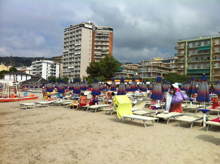 Balneari, la Corte Ue boccia l'Italia: "Le concessioni non possono essere rinnovate automaticamente"