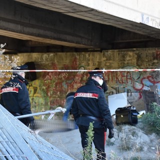 Omicidio a Ventimiglia: cadavere trovato sotto cavalcavia, delitto consumato tra migranti (foto e video)