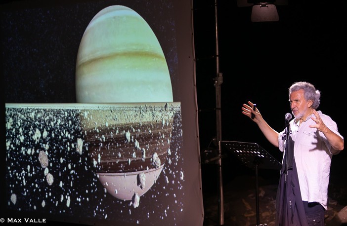 Imperia, alle anteprime del Cavour Piergiorgio Odifreddi con “Dalla Terra alle lune” Imperia, alle anteprime del Cavour Piergiorgio Odifreddi con “Dalla Terra alle lune”