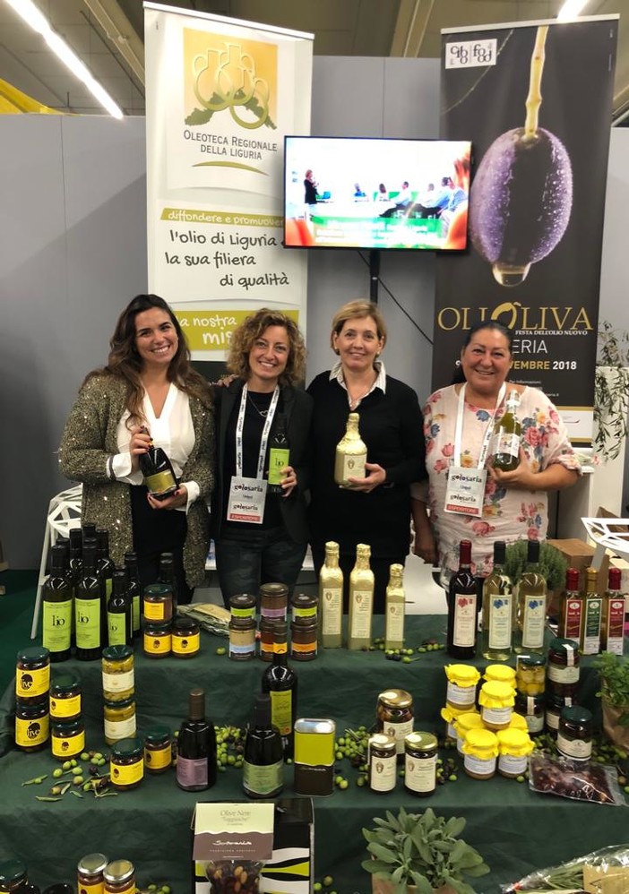 Successo per l'Oleoteca della Liguria a Golosaria: erano presenti anche alcune aziende imperiesi Successo per l'Oleoteca della Liguria a Golosaria: erano presenti anche alcune aziende imperiesi