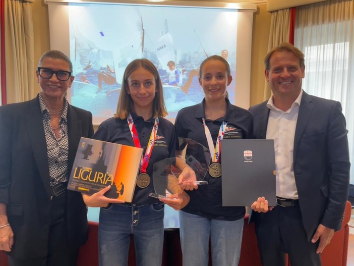 Regione: premiate le campionesse mondiali di vela Under 15 Paola Correale e Viola Vianzone