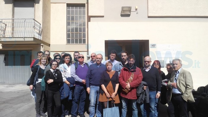 Imperia: la Preside destituisce il suo vice, sit-in di protesta dei docenti dell'Ipsia 'Marconi' al Provveditorato (Foto)