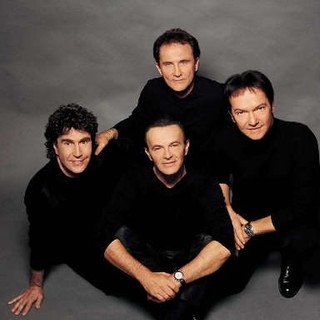 19 LUGLIO 1995. Imperia, in 5 mila per il concerto dei Pooh sul molo di Oneglia 19 LUGLIO 1995. Imperia, in 5 mila per il concerto dei Pooh sul molo di Oneglia