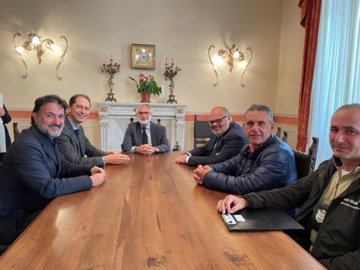 Lotta all'abusivismo commerciale: protocollo di intesa tra la Prefettura e cinque Comuni della Provincia Lotta all'abusivismo commerciale: protocollo di intesa tra la Prefettura e cinque Comuni della Provincia