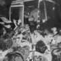 L'arrivo del pullman in piazza Dante