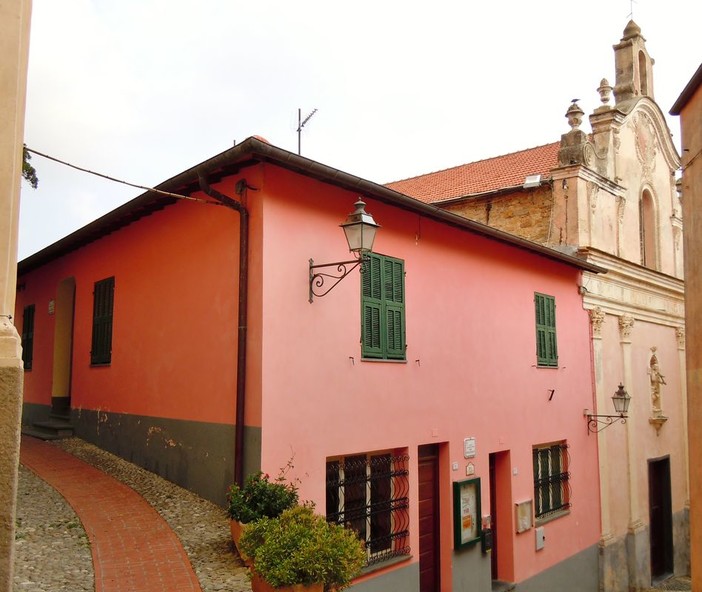 Alla scoperta del territorio: Pompeiana, un balcone sul mare in mezzo agli ulivi Alla scoperta del territorio: Pompeiana, un balcone sul mare in mezzo agli ulivi