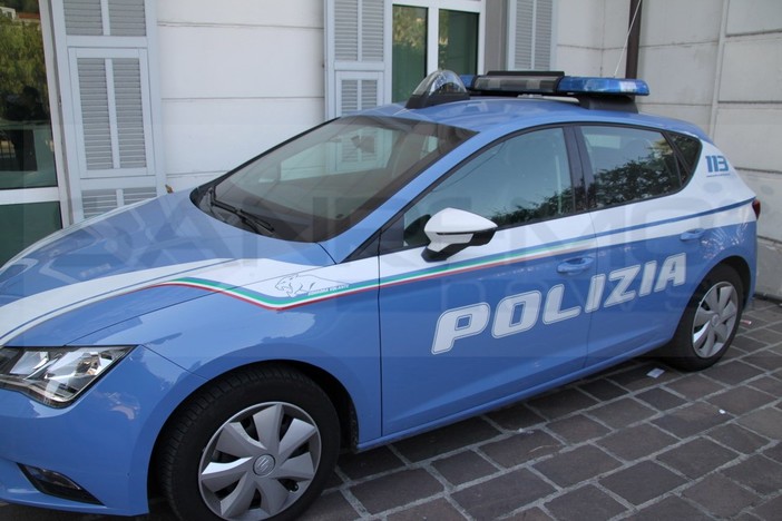 Cambio dei nuovi distintivi sulle divise della Polizia: interviene il Sap "Uno sperpero di ben 5 milioni di euro” Cambio dei nuovi distintivi sulle divise della Polizia: interviene il Sap "Uno sperpero di ben 5 milioni di euro”