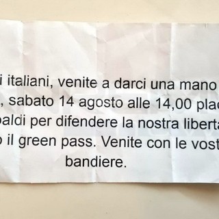 Con una serie di 'pizzini' lasciati nei locali i contestatori del 'Green Pass' francesi chiamano gli italiani per sabato a Nizza