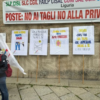 Molti dipendenti imperiesi di Poste Italiane al presidio di Genova per dire no alla privatizzazione