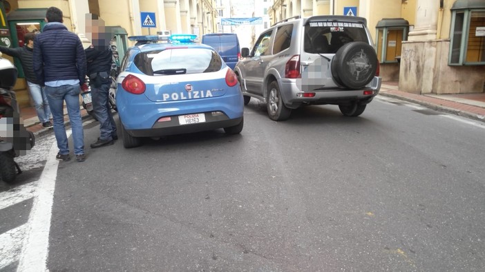 Imperia: importunavano i clienti dei negozi di via Bonfante, due persone identificate dalla polizia