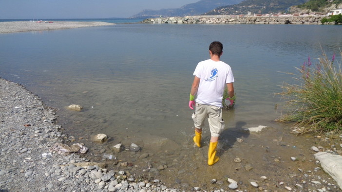 Prelievi di 'Goletta Verde' e Legambiente nel Ponente: inquinato il mare in tre zone della nostra provincia