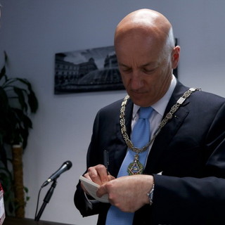 Massoneria, il Gran Maestro Bisi a Genova: "Il pregiudizio colpisce liberi cittadini che giurano sulla Costituzione" Massoneria, il Gran Maestro Bisi a Genova: "Il pregiudizio colpisce liberi cittadini che giurano sulla Costituzione"