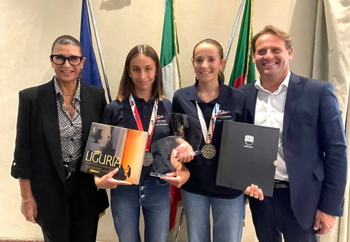 Regione: premiate le campionesse mondiali di vela Under 15 Paola Correale e Viola Vianzone Regione: premiate le campionesse mondiali di vela Under 15 Paola Correale e Viola Vianzone