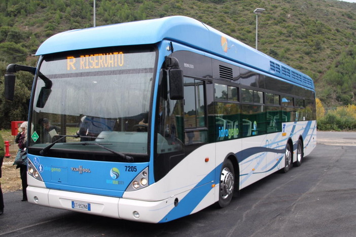 La presentazione dei bus a idrogeno nel 2018 La presentazione dei bus a idrogeno nel 2018