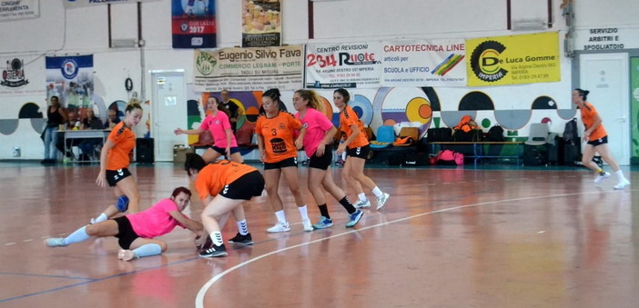 Pallamano, la San Camillo Riviera femminile chiude in bellezza: 37-20 al Mougins nell’ultima casalinga