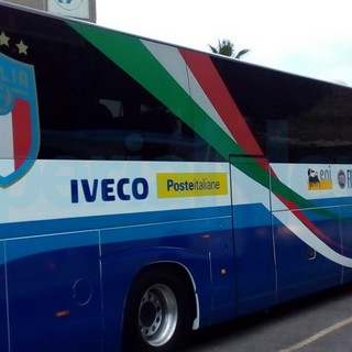Imperia: il pullman della nazionale di calcio ha 'riposato' nel deposito della Rt di Pontedassio prima di andare a Nizza (Foto)