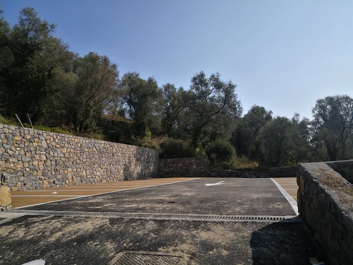 Imperia: nuovo parcheggio di Artallo pronto per l'apertura, D'Agostino "Mancano solo i lampioni, entro fine mese contiamo di averlo a disposizione" (Foto) Imperia: nuovo parcheggio di Artallo pronto per l'apertura, D'Agostino "Mancano solo i lampioni, entro fine mese contiamo di averlo a disposizione" (Foto)
