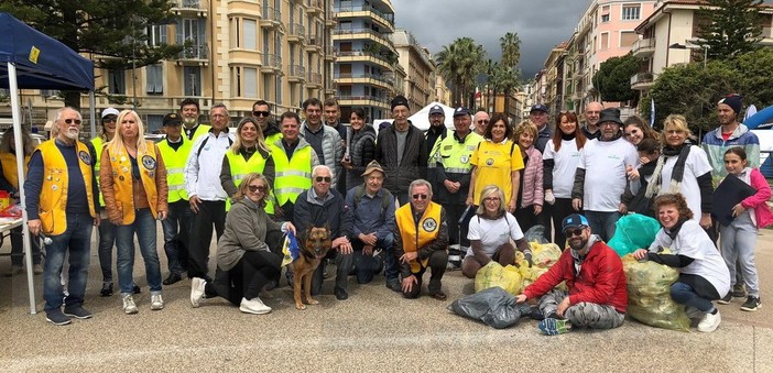 Pulizia delle Spiagge in tutta la provincia: 432 volontari hanno lavorato stamattina (Foto e Video)