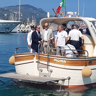 Imperia: ieri la tradizionale posa in mare della corona per ricordare i marinai