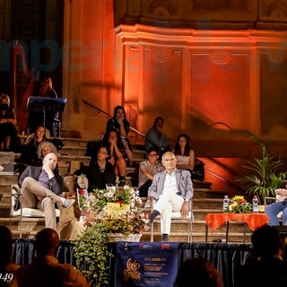 Cervo: ieri sera la presentazione dei 6 finalisti del 'Premio Letterario Strega' in piazza (Foto)