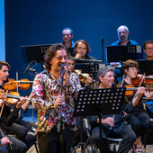Omaggio a Lucio Dalla della Sinfonica di Sanremo con Peppe Voltarelli al Santuario di Santa Croce di Imperia Omaggio a Lucio Dalla della Sinfonica di Sanremo con Peppe Voltarelli al Santuario di Santa Croce di Imperia