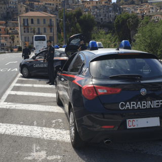Imperia: rubano in una spiaggia libera del Prino, due giovani fermati dai Carabinieri