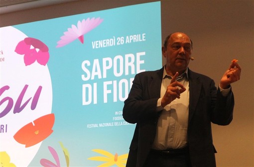 Padova: 150 persone presenti all’incontro di divulgazione scientifica con Claudio Porchia, che ha ricordato Libereso e parlato dei fiori eduli. (Foto)