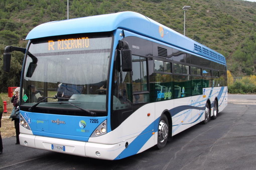 La presentazione dei bus a idrogeno nel 2018 La presentazione dei bus a idrogeno nel 2018