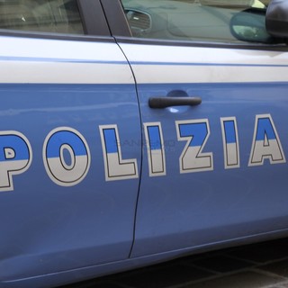 Imperia: in centro fumando hashish e con la droga in tasca, denunciati due giovani