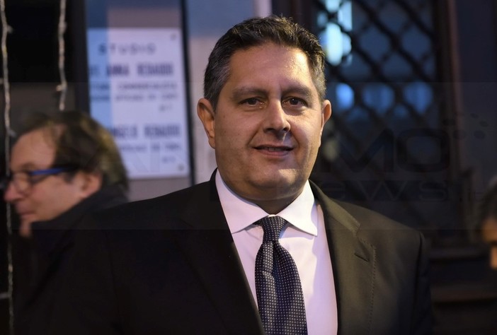 Il Governatore Toti dopo il Premier: "Non dobbiamo fermare il paese ma esca solo chi va al lavoro" Il Governatore Toti dopo il Premier: "Non dobbiamo fermare il paese ma esca solo chi va al lavoro"