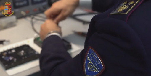 Stavano progettando azioni violente su 'Telegram': in corso un'operazione della Postale contro i 'No Vax'