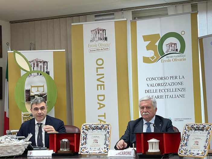 Impresa di Chiusanico premiata a Perugia alla 2ª edizione del concorso nazionale “Ercole Olivario – Sezione Olive da Tavola” Impresa di Chiusanico premiata a Perugia alla 2ª edizione del concorso nazionale “Ercole Olivario – Sezione Olive da Tavola”