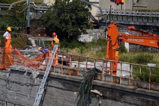 Genova: primi problemi di appalti per il ponte 'Morandi', arresti della Dia per una azienda che si occupa della demolizione