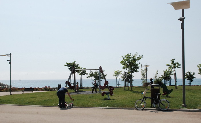 'Imperia al centro' sulla riqualificazione del parco urbano: "Rischiamo di non vederlo mai finito. Poche risposte dall'Amministrazione"