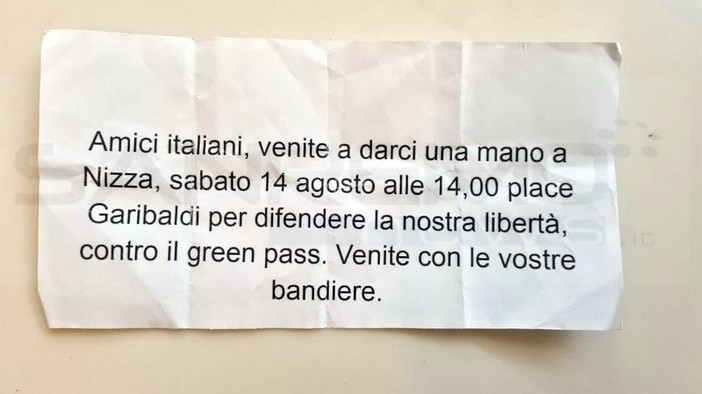 Con una serie di 'pizzini' lasciati nei locali i contestatori del 'Green Pass' francesi chiamano gli italiani per sabato a Nizza Con una serie di 'pizzini' lasciati nei locali i contestatori del 'Green Pass' francesi chiamano gli italiani per sabato a Nizza
