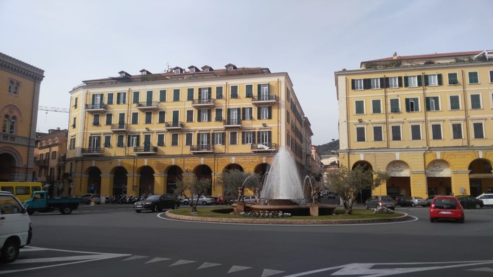 Imperia: ladri in azione al caffè Garibaldi in piazza Dante, svuotati cassa e macchinette video poker Imperia: ladri in azione al caffè Garibaldi in piazza Dante, svuotati cassa e macchinette video poker
