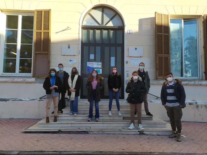Imperia: proteste degli studenti "Abbiamo chiesto un incontro ma il Prefetto era impegnato per il Festival"