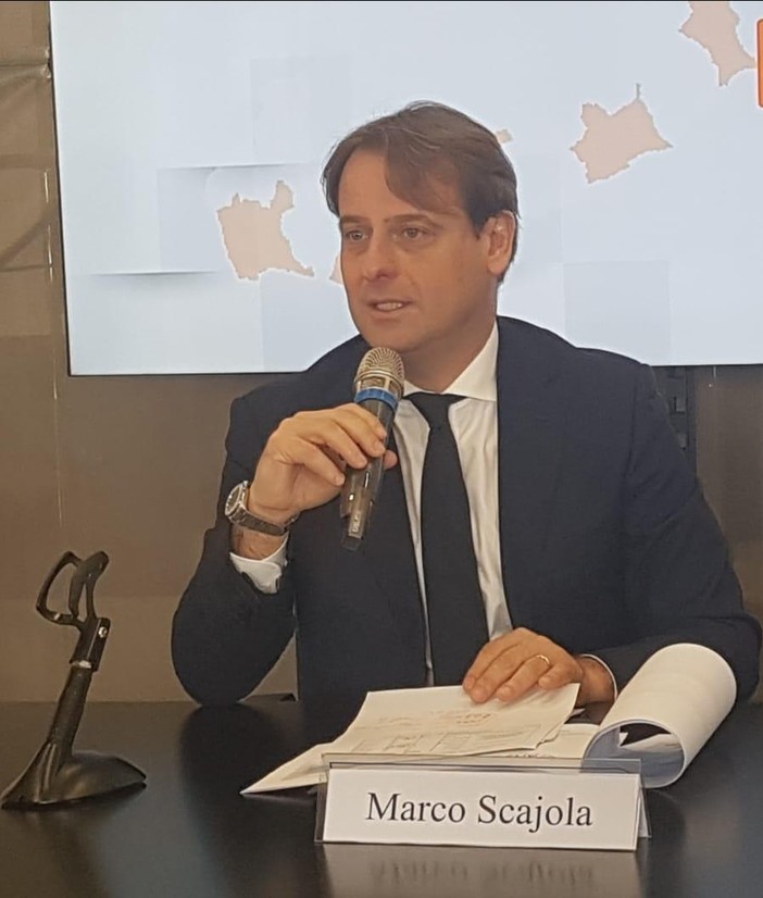 Al via interventi manutenzione e ristrutturazione di quasi 200 alloggi di edilizia residenziale pubblica in 47 comuni Al via interventi manutenzione e ristrutturazione di quasi 200 alloggi di edilizia residenziale pubblica in 47 comuni