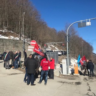 &quot;Opera necessaria, per il bene dei lavoratori basta docce fredde&quot;: sigle sindacali e amministrazioni locali in protesta al tunnel di Tenda (Foto)
