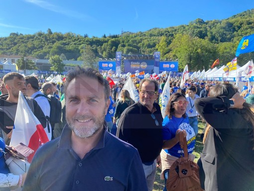 Il vice Presidente della Regione Piana a Pontida: "Siamo un partito nazionale grazie al lavoro di Salvini" (Video) Il vice Presidente della Regione Piana a Pontida: "Siamo un partito nazionale grazie al lavoro di Salvini" (Video)