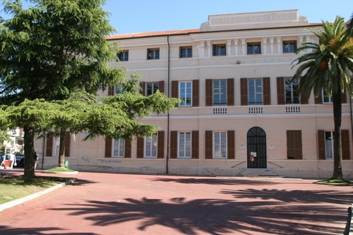 Genitori preoccupati per il caso di scabbia scoperto alle scuole Boine di Piazza Roma Genitori preoccupati per il caso di scabbia scoperto alle scuole Boine di Piazza Roma