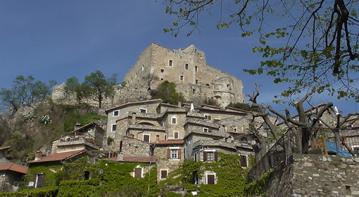 Domenica prossima, escursione nell’anello tra Zuccarello e Castelvecchio di Rocca Barbena