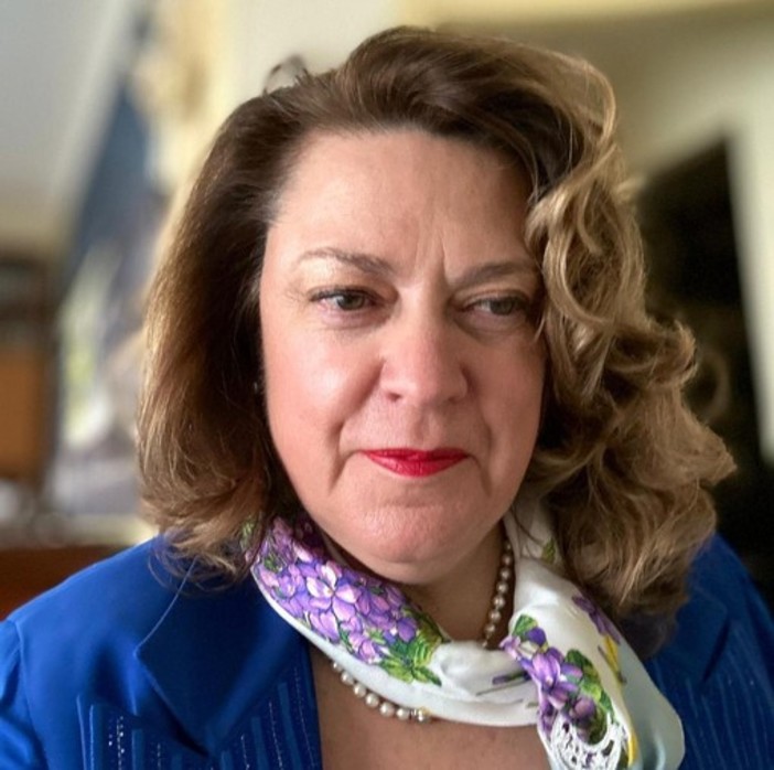 Giovedì 30 maggio, al Casinò di Sanremo, Raffaella Ranise presenterà il suo libro "Le regine Inglesi" nell'ambito dei Martedì Letterari