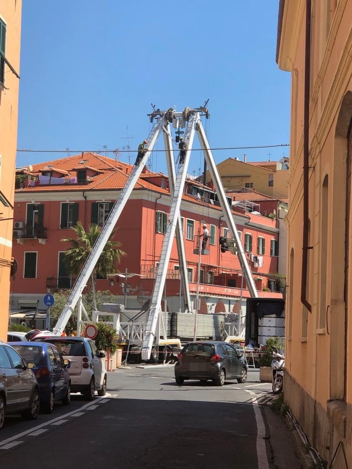 Imperia: al via l'installazione della ruota panoramica in calata Cuneo, disponibile fino al 27 giugno