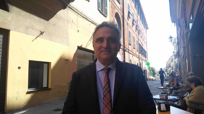 Imperia: sondaggio sulla riapertura al traffico di via Cascione. Oggi si incontrano i commercianti favorevoli al cambio. Caratto "Colpisce la tempistica tra sondaggio e nomina di Gagliano come assessore" Imperia: sondaggio sulla riapertura al traffico di via Cascione. Oggi si incontrano i commercianti favorevoli al cambio. Caratto "Colpisce la tempistica tra sondaggio e nomina di Gagliano come assessore"