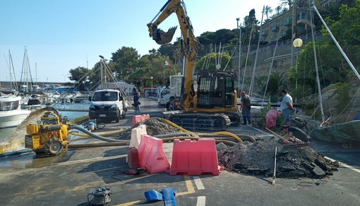 Guasto a Bordighera: problemi alla distribuzione dell'acqua a Sanremo, Imperia e dianese, lavori in corso (Foto) Guasto a Bordighera: problemi alla distribuzione dell'acqua a Sanremo, Imperia e dianese, lavori in corso (Foto)