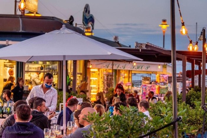 Ecco il documento che riassume il decreto riaperture del governo, dalle 'certificazioni verdi' per viaggiare al rientro a scuola Ecco il documento che riassume il decreto riaperture del governo, dalle 'certificazioni verdi' per viaggiare al rientro a scuola