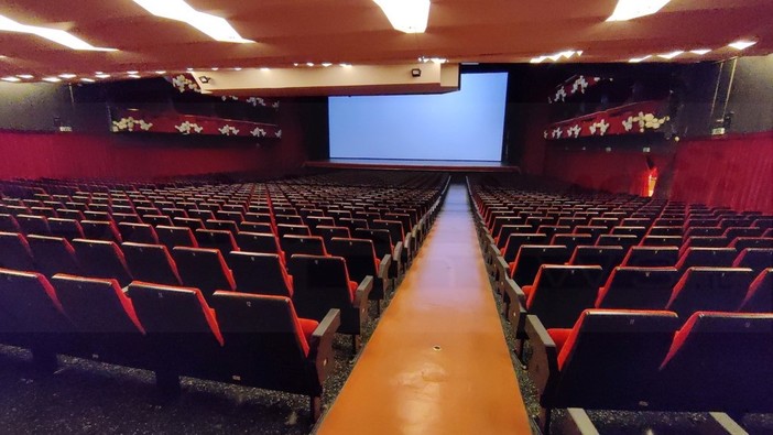 Divieto di accesso a cinema e ristoranti per non vaccinati: Toti "Quella di Bassetti presa di posizione più che opportuna" Divieto di accesso a cinema e ristoranti per non vaccinati: Toti "Quella di Bassetti presa di posizione più che opportuna"
