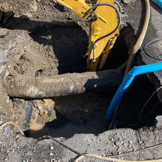 Imperia: si rompe una tubazione in via Ivanoe Amoretti, nessuna sospensione del servizio (Foto e Video)